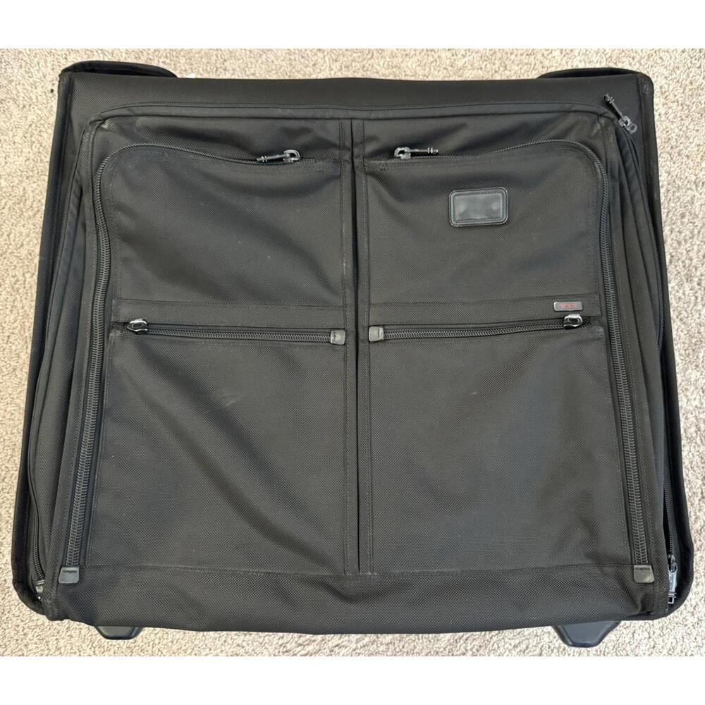 Tumi Alpha 2 Suitcase 2 Wheeled Garment Bag Luggage Extended Trip 22036DH
